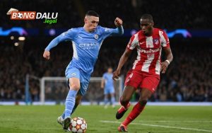 Cầu thủ Phil Foden cùng pha tranh bóng đỉnh cao